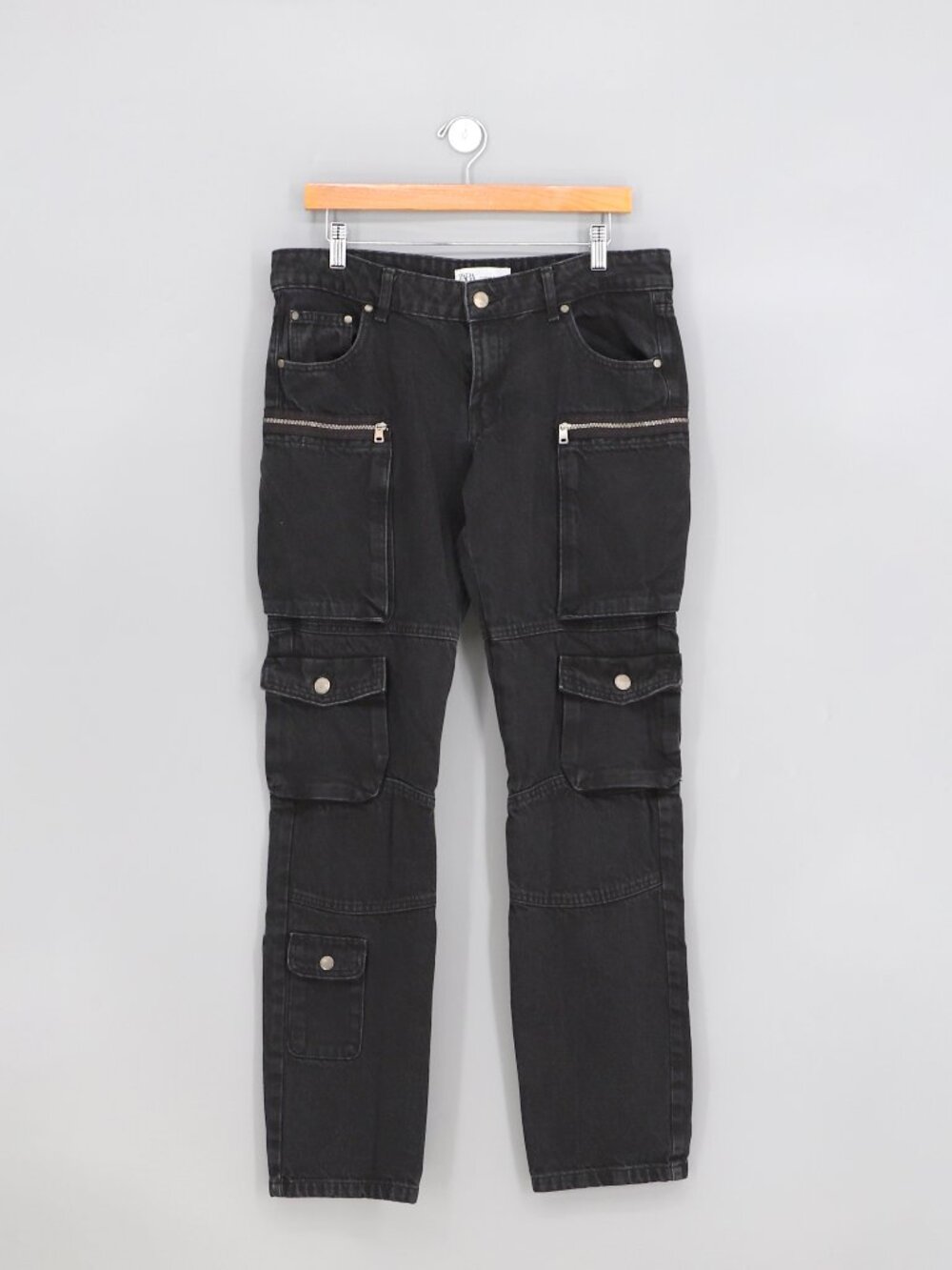 ZARA Mid Rise Slim Fit Cargo Jeans Pants Multi Pockets in Black Size 8